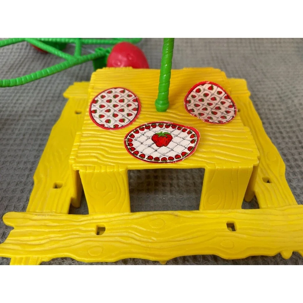 Vintage Strawberry Shortcake Snail Cart Playset Escargot Snail Vehicle 1980s toy
